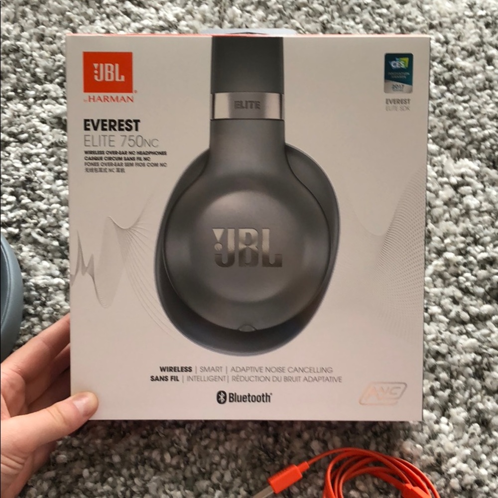 New JBL Everest Elite noise cancelling headphones. - Picture 4 of 4